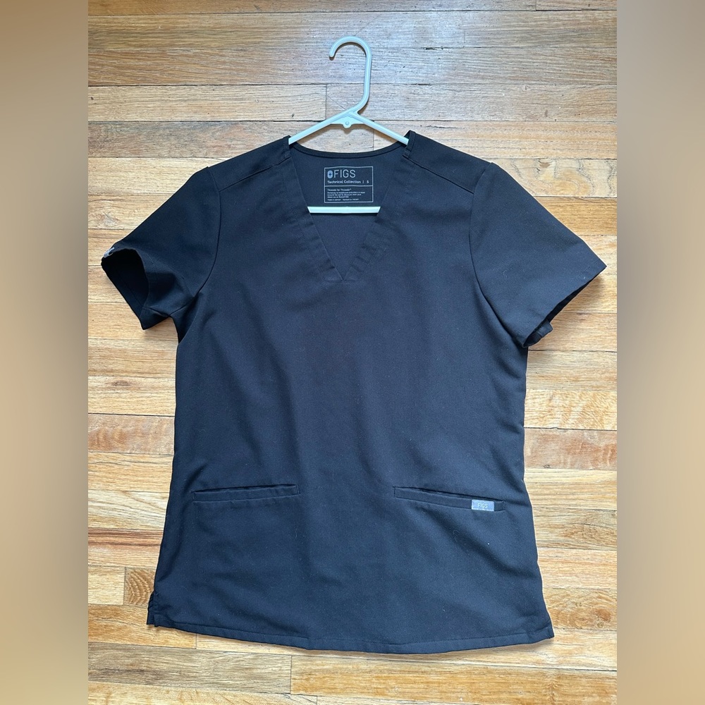 Figs Casma Three-Pocket Scrub Top in Black